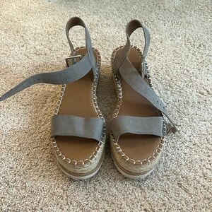 Universal Threads Summer sandal WOMENS SIZE 11